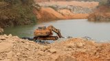 Guinée: le risque de milliers de pertes d’emplois inquiète après le retrait de plus de 300 (…)